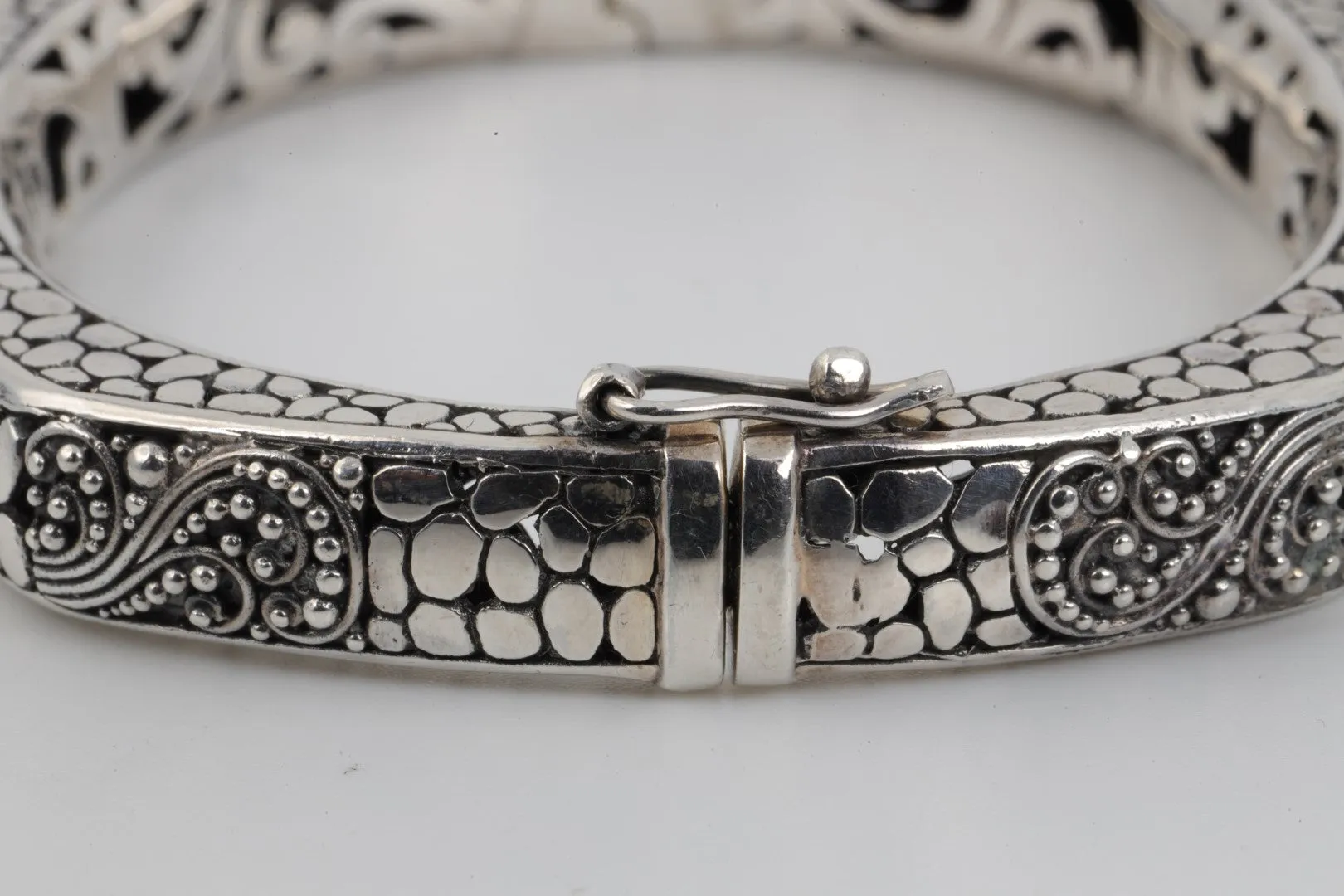 6.5" Sarda 925 Silver Square Bangle Bracelet (35.33g.)