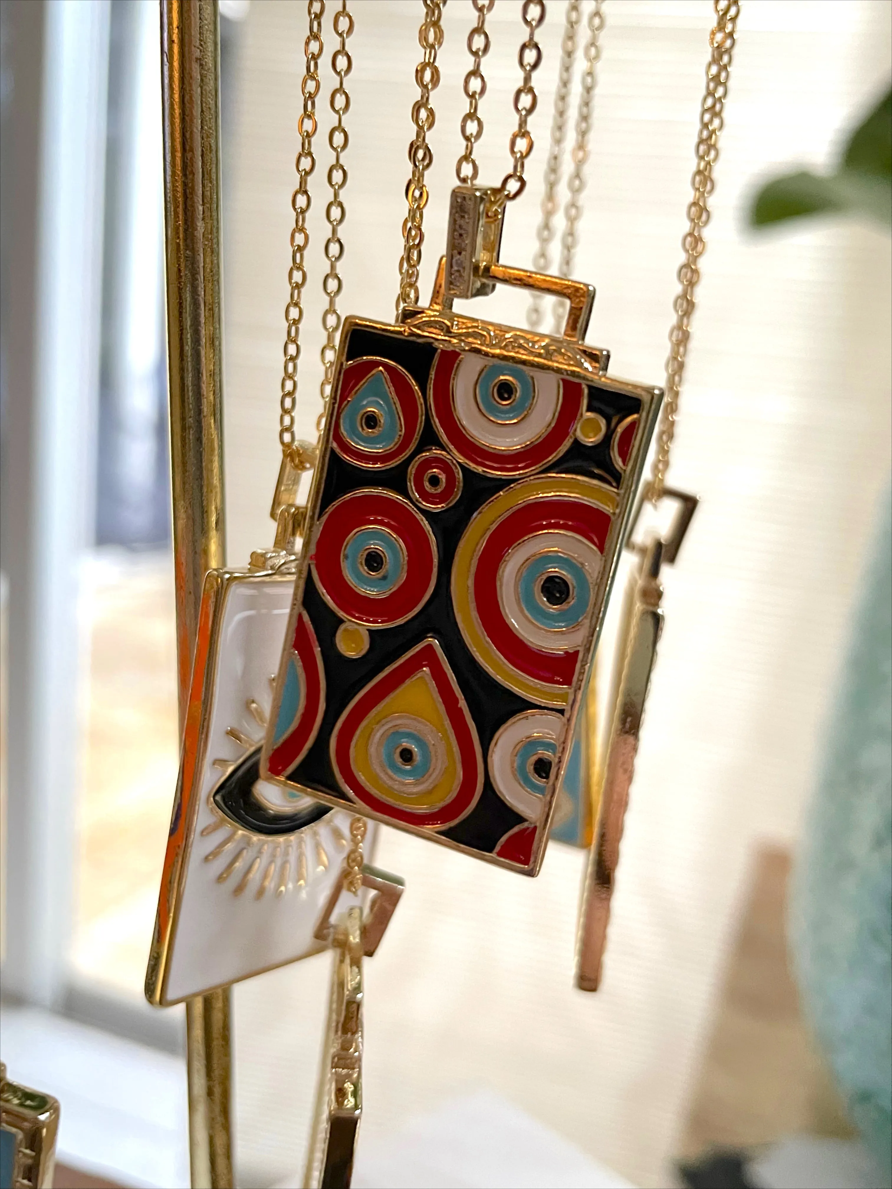 Colorful design pendant necklace