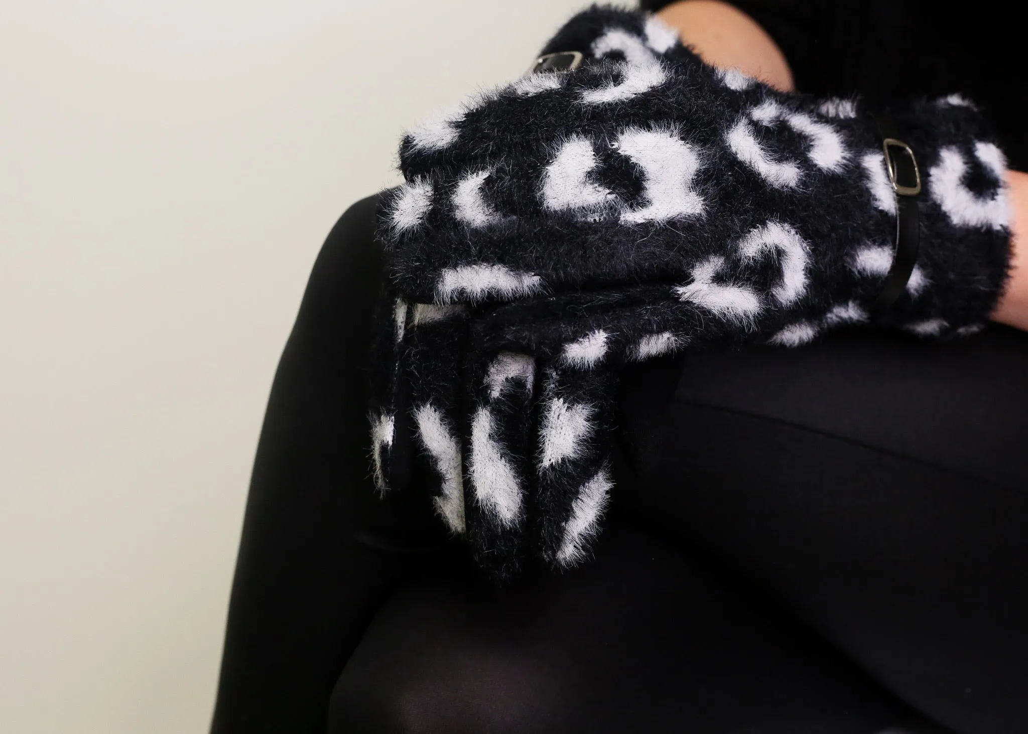 Faux Fur Animal Print Gloves - Black