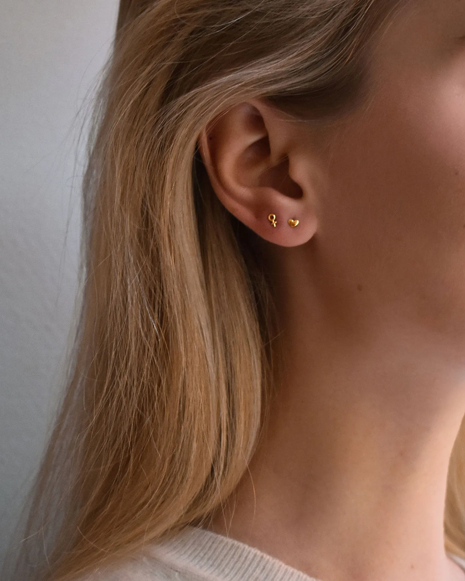 Loving Heart drop studs gold