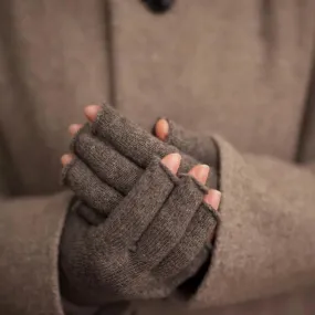 Nishiguchi Kutsushita: Luxurious Merino Wool Gloves in Mocha Brown - Size Ten