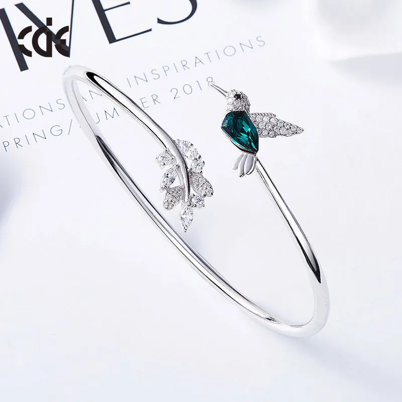 Sterling silver Emerald hummingbird with a shiny leaf bangle