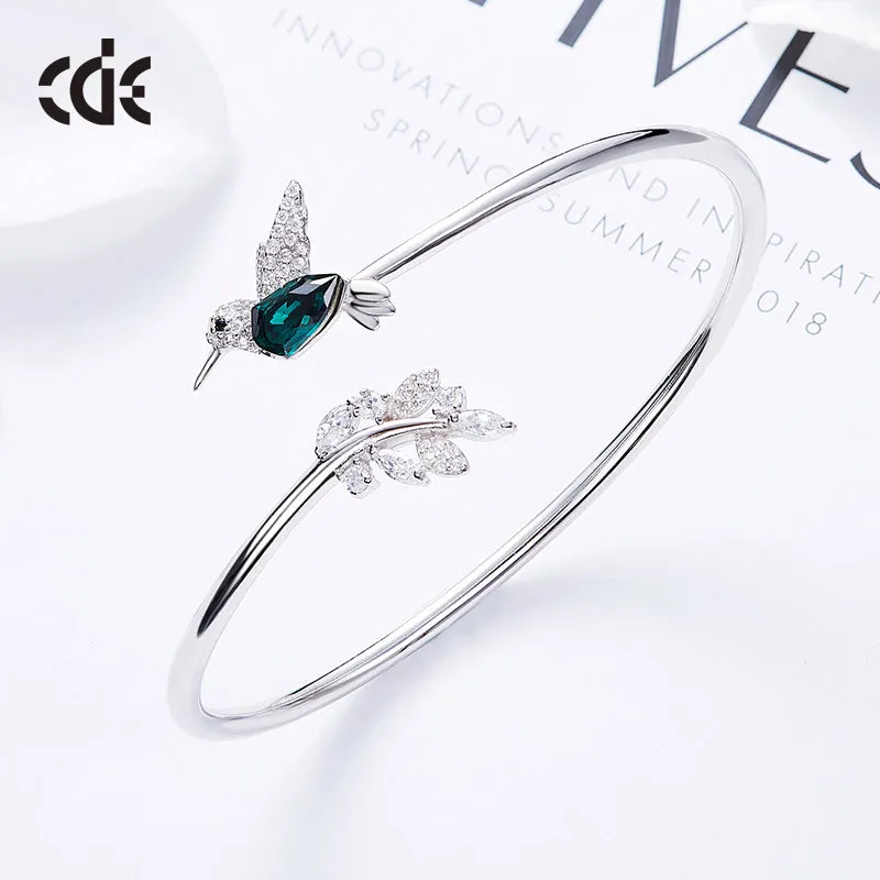 Sterling silver Emerald hummingbird with a shiny leaf bangle